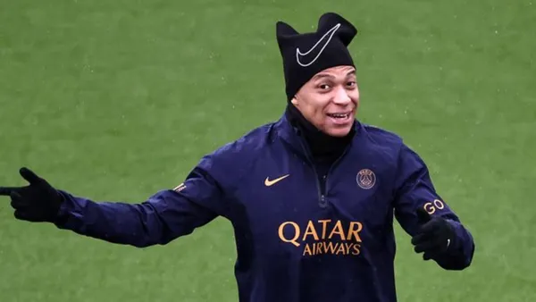 Casi juega en Barcelona