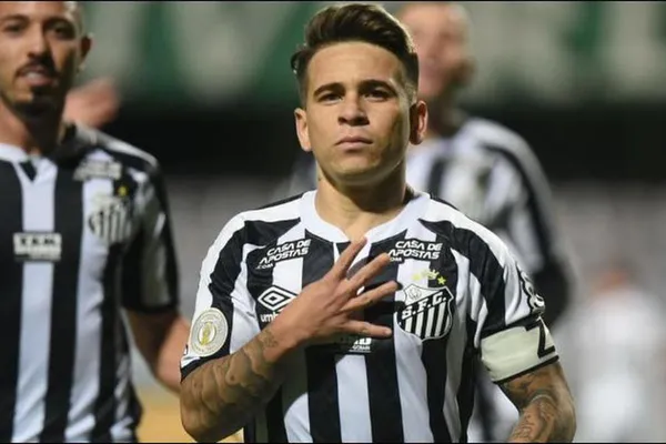 Conozca las últimas polémicas del habilidoso volante ofensivo que volvió a las canchas anoche en Copa Libertadores