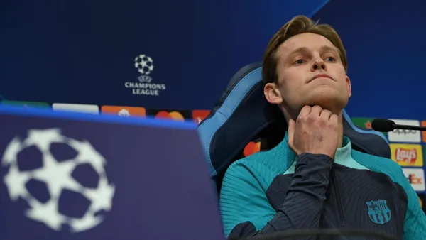 De Jong en conferencia