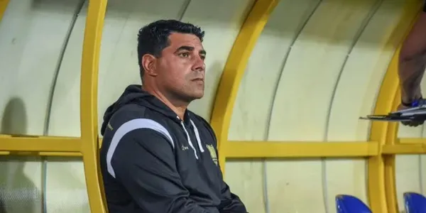 De no creer, Francesco Stifano se agarra la cabeza con la jugada que condena al Zamora.