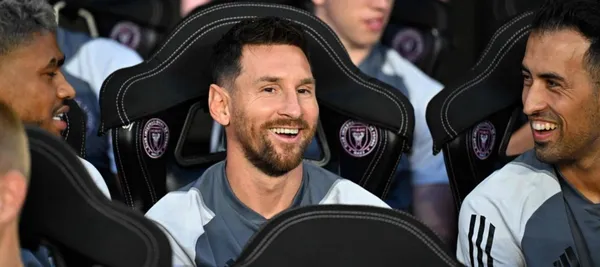 El argentino y el venezolano sonreían en el banco y cuando entraron cambiaron todo