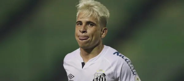 El atacante podría abandonar el club por su acto de indisciplina