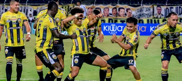 El aurinegro jugó un primer tiempo de película frente a Mineros