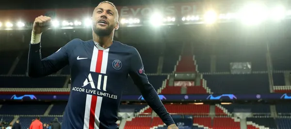 El barsileño tiene que definir donde jugará esta temporada y parece lejos del PSG