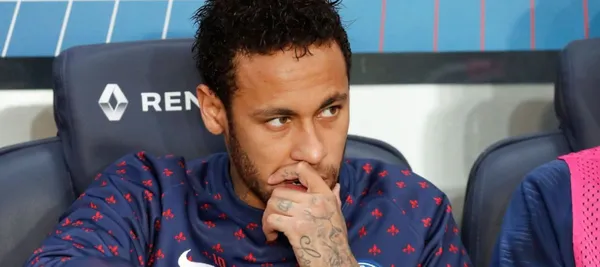 El baseileño fue al banco y el entrenador lo dejó sin minutos