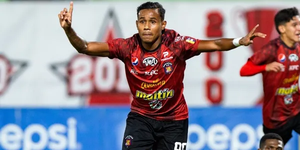 El conjunto rojinegro recató un empate en un partido con polémicas