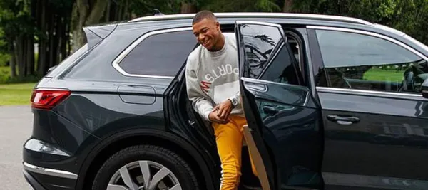 El delantero francés tiene una gama enorme de vehículos