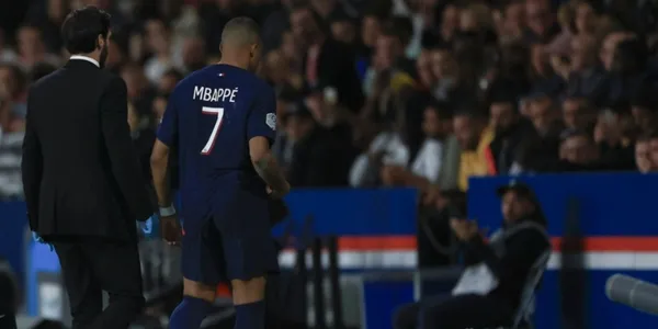 El delantero francés tuvo que salir en el partido del PSG