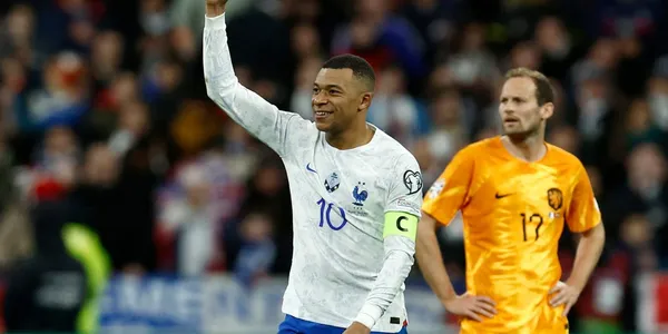 El delantero francés volvió con todo a la selección y marcó un tanto