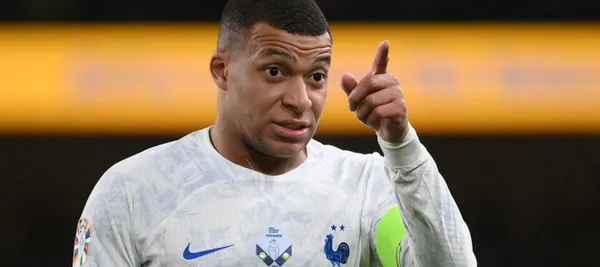 El delantero se quiere ir con la ficha en su poder para elegir donde jugar