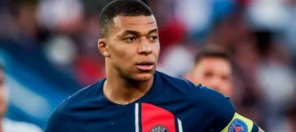 El delantero sorprendió a todos con una supuesta carta, dando aviso de su próxima salida