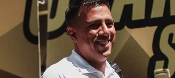 El entrenador finalmente debutó en su nuevo equipo