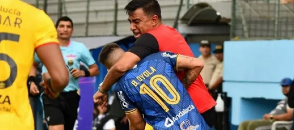 El entrenador venezolano fue despedido de su cargo en el Aucas tras la agresión