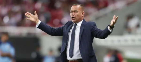 El entrenador venezolano no la pasó bien en el duelo de ayer