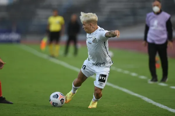 El extremo venezolano fue expulsado en el primer partido con Santos tras regresar de la lesión.