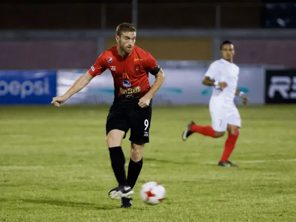 El hijo de Fernando Aristeguieta celebró aforadamente tras el gol de su padre con la camiseta del Caracas FC.