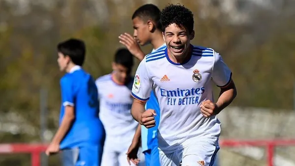 El joven ha compartido con el hijo de Marcelo en las categorías inferiores del Real Madrid.