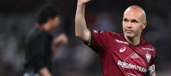 El legendario miocampista español finalmente no volverá a jugar con Messi