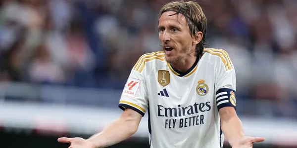 El mediocampista croata se fue al vestuario muy enojado con el árbitro