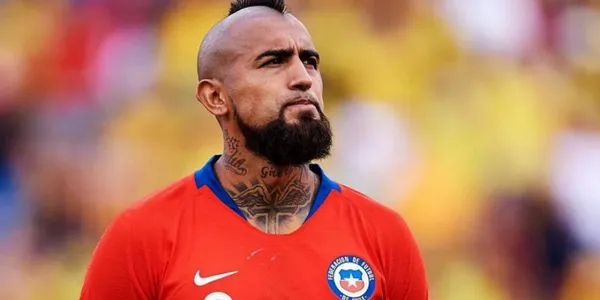 El volante chileno defendió al portugués y cristicó al entrenador del United