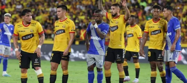 En el clásico ecuatoriano, Samuel Sosa hizo un gran partido y se alegra Batista