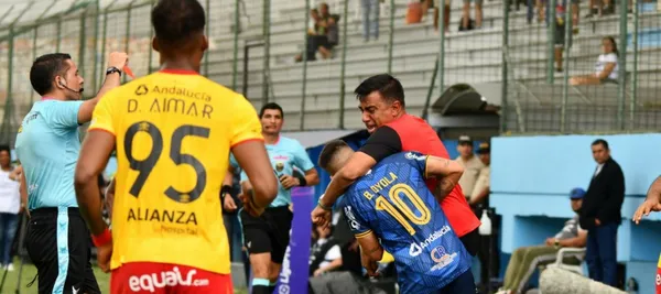 En un encuentro por la liga ecuatoriana, Farías protagonizó un acto de violencia