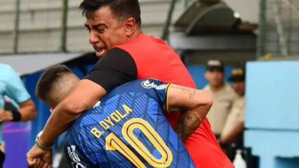 Farías a los golpes en Ecuador