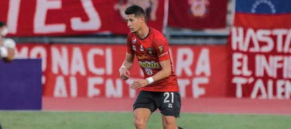 Gran duelo entre Estrudiantes y Caracas que terminó quedando para la visita