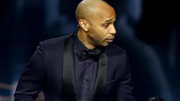 Henry lo recibió por Messi