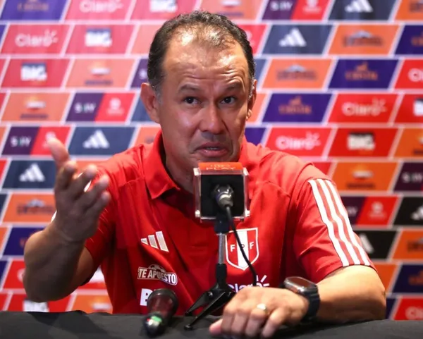 Juan Reynoso quedó fuera de la selección peruana ante los malos resultados obtenidos.