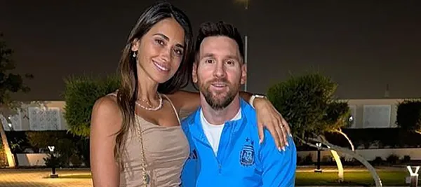 La familia pasó un momento intenso en la salida de un local de ropa