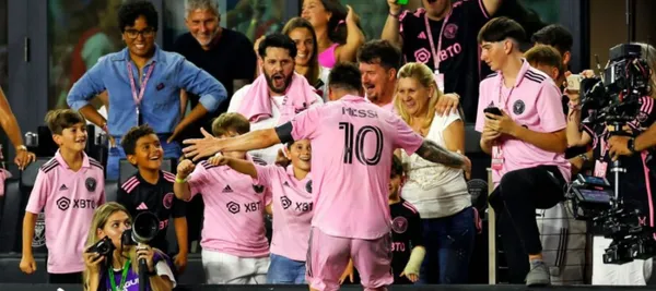 La increíble reacción de los hinchas al salir Lionel Messi de al cancha
