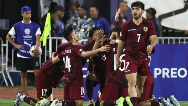 La sub 23 celebrando con Brasil