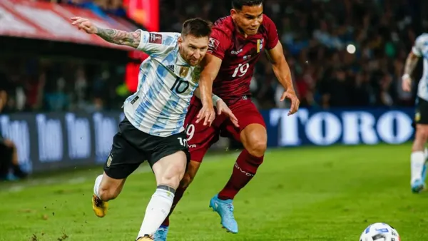 Navarro marcando a Messi
