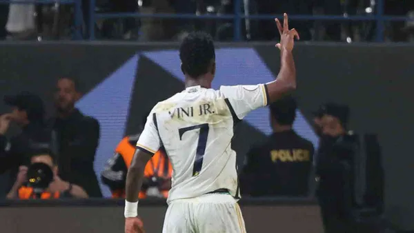 Vini haciendo el gesto