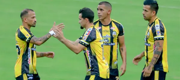 Vuelve un veterano de la línea defensiva del aurinegro