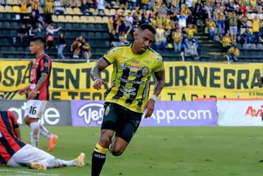 El aurinegro le gana bien a la visita para acomodarse en la fase final