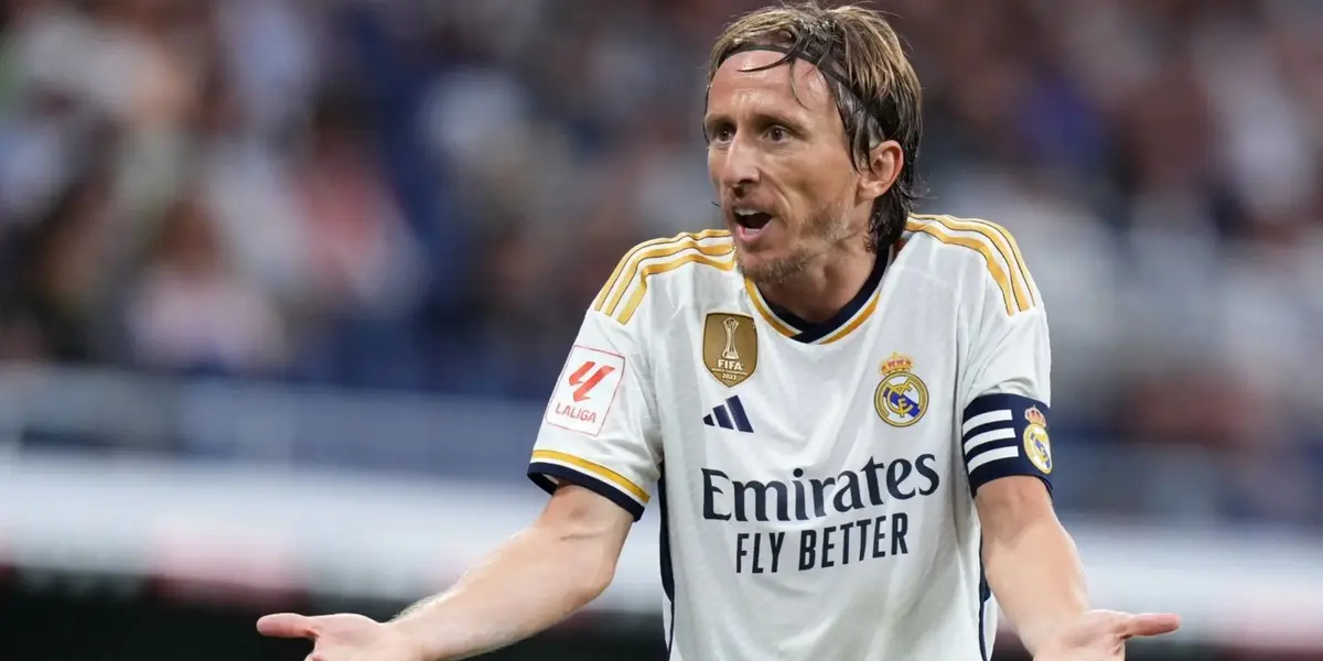 El mediocampista croata se fue al vestuario muy enojado con el árbitro