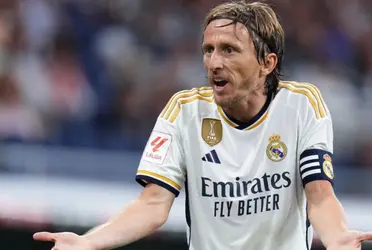 El mediocampista croata se fue al vestuario muy enojado con el árbitro