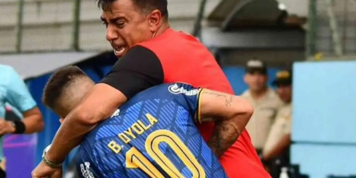 Farías a los golpes en Ecuador