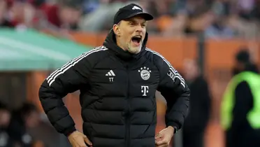 Tuchel indicando desde el banco